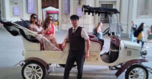 Sightseeing tour in electric vintage car (up to 5 people) - Meeting point on Herrengasse: start and finish where it’s easiest
