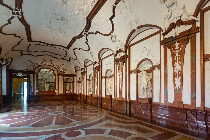 Skip-the-line Upper Belvedere Tickets and Guided Tour Vienna - Belvedere Palace courtyard: Prince Eugene and Baroque framing