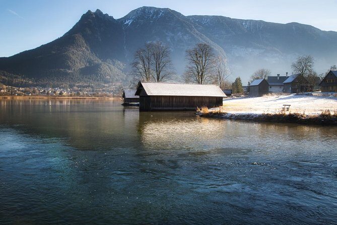 Small-Group Christmas Day Trip to Hallstatt from Vienna - St. Gilgen’s Mozartplatz: a tiny town and a Christmas market stroll