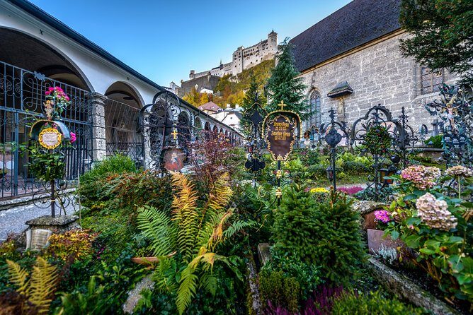 Sound of Movies: Musical Tour to Salzburg from Vienna - Hellbrunn Gazebo vs Schloss Leopoldskron: the seasonal shoot locations that fans remember