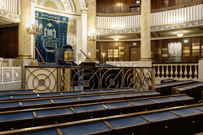 Stadttempel Admission Ticket with a guided tour - Why the street facade blends in—and why that’s worth noticing