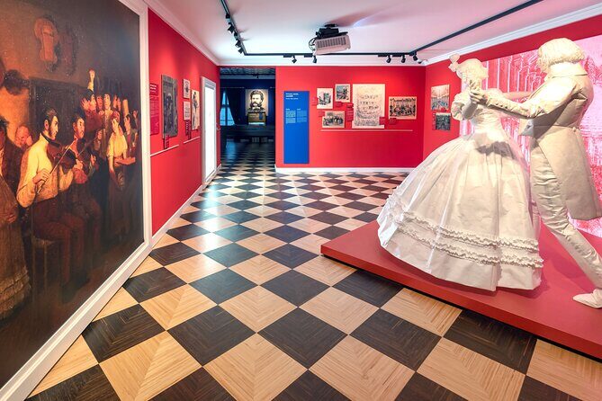 Strauss Exhibition incl. LED Concert Show / Coffee + Strauss Cake - Coffee with Johann at Casino Kulinarium: the break that turns into part of the show