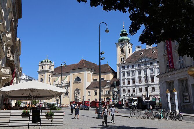 The Cultural Heritage of Jewish Vienna walking tour - How the guide keeps the pace personal in a group of 10