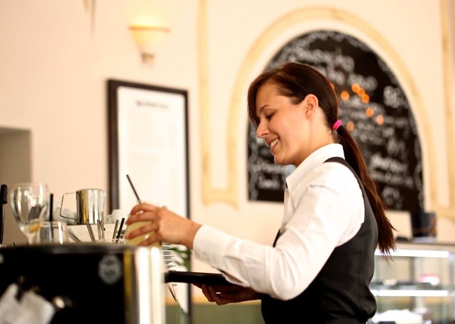 Vienna: 2.5-Hour Viennese Coffee, Cake, and Chocolate Tour - Rain or Shine: Dressing for the Walk