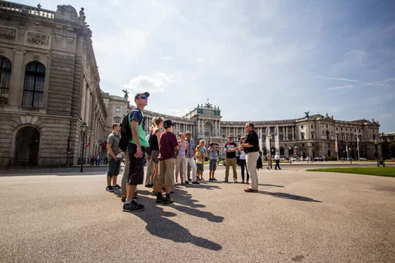 Vienna: 2 Hours Sightseeing Walking Tour - Starting at Loos Haus: finding the tour fast at Michaelerplatz 3