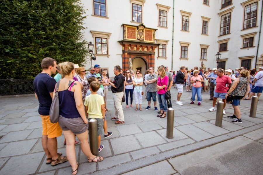 Vienna: 2 Hours Sightseeing Walking Tour - Neuer Markt: a quick detour through the city’s everyday center