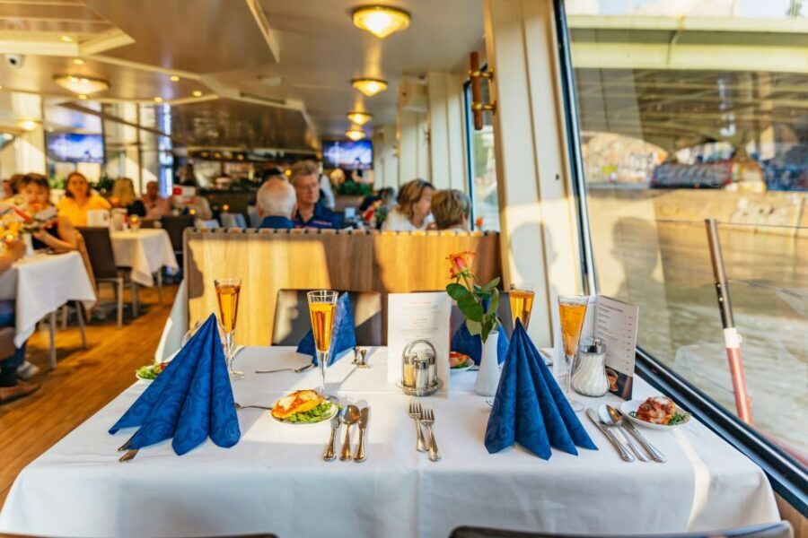 Vienna: 3-Course Evening Dinner Cruise - The “3 hours” sweet spot for Vienna night views