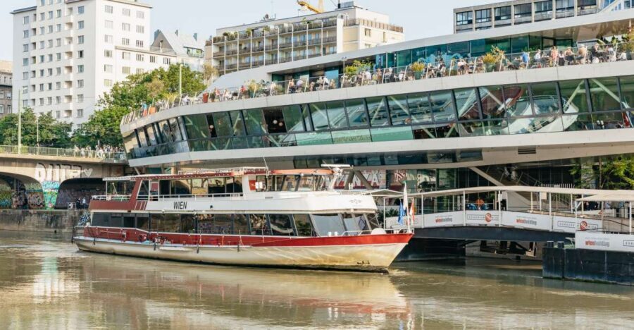 Vienna: 3-Course Evening Dinner Cruise - Service style on MS Blue Danube, MS Vindobona, or MS Wien