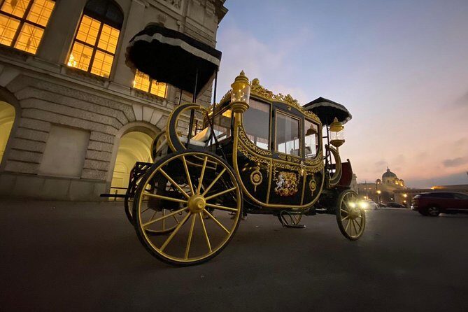 Vienna: 60 min. Imperial E-Carriage Sightseeing Tour with Drinks - Imperial e-carriage comfort and the drinks factor