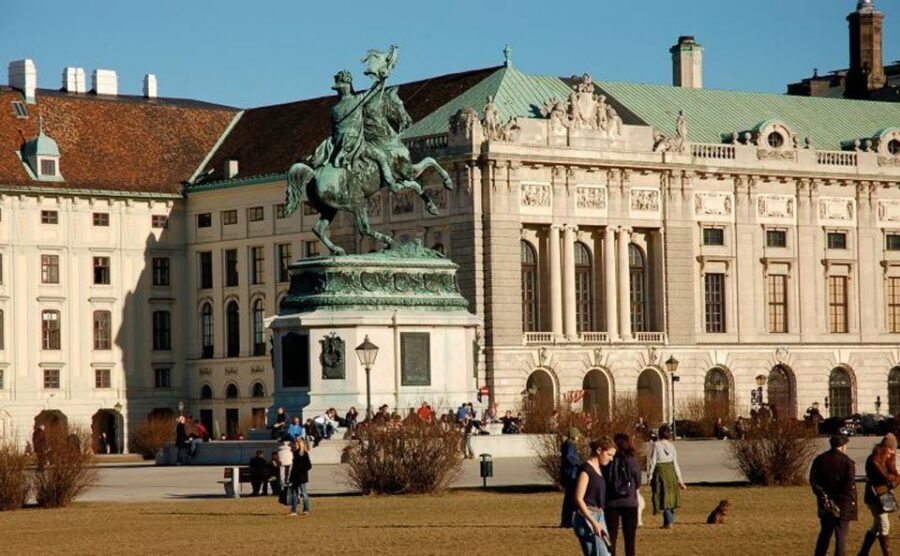 Vienna and Skip-the-Line Schönbrunn Palace Private Tour - Heroe’s Square and the Imperial Palace Complex