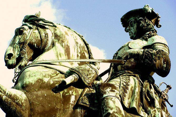 Vienna at First Glance a Private Walking Tour for First Timers - Hofburg walk and Goldenes Quartier: 650 years plus a luxury pause