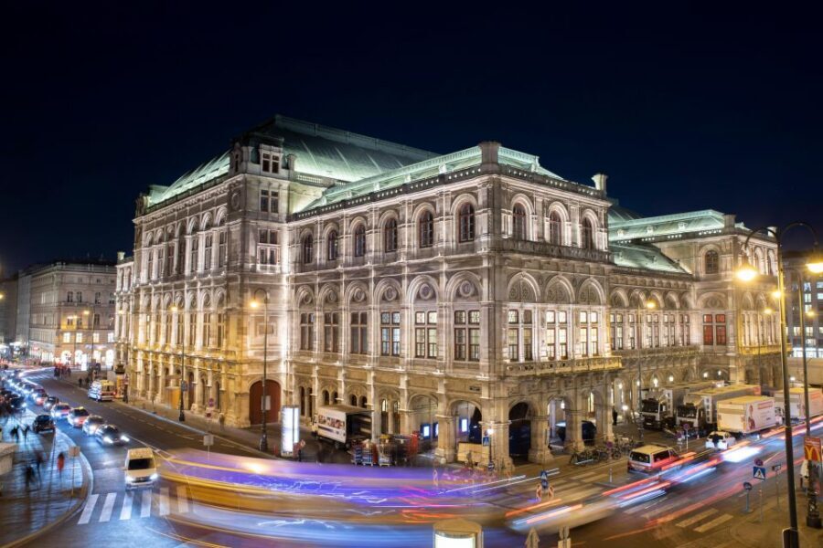 VIENNA AT NIGHT: Photo Tour of the Most Beautiful Buildings - Learning With a Small Group: Better Answers, Faster