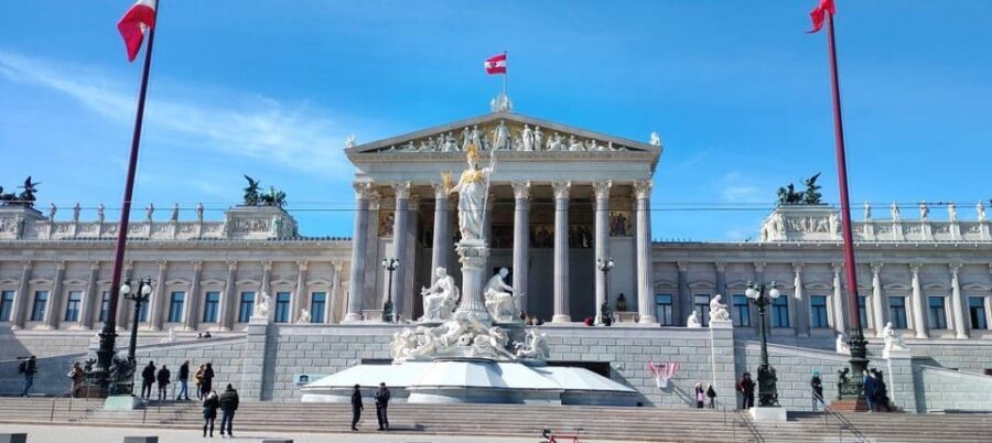 Vienna Audioguide - TravelMate app for your smartphone - Hofburg: when “imperial Vienna” becomes a walk you can understand