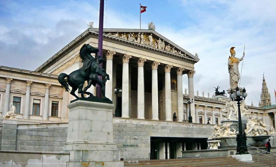 Vienna: Best of Vienna in 2 Hours with a Local - Two hours in Vienna: what this car tour really gives you