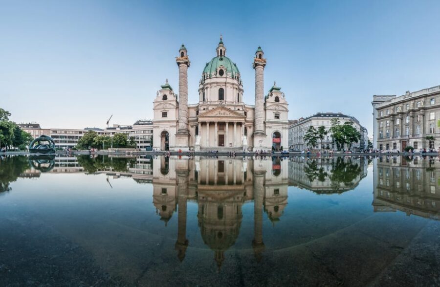 Vienna: Big Bus Hop-On, Hop-Off Tour by Open-Top Bus - Audio Commentary in 8 Languages: The Real Reason This Works