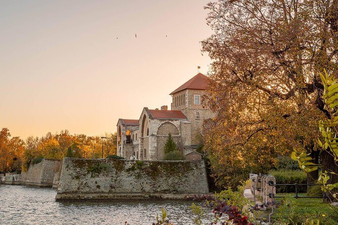 Vienna-Budapest One-Way Sightseeing Transfer - Szentendre’s Old Town: Baroque charm and a creative, mixed-influence feel