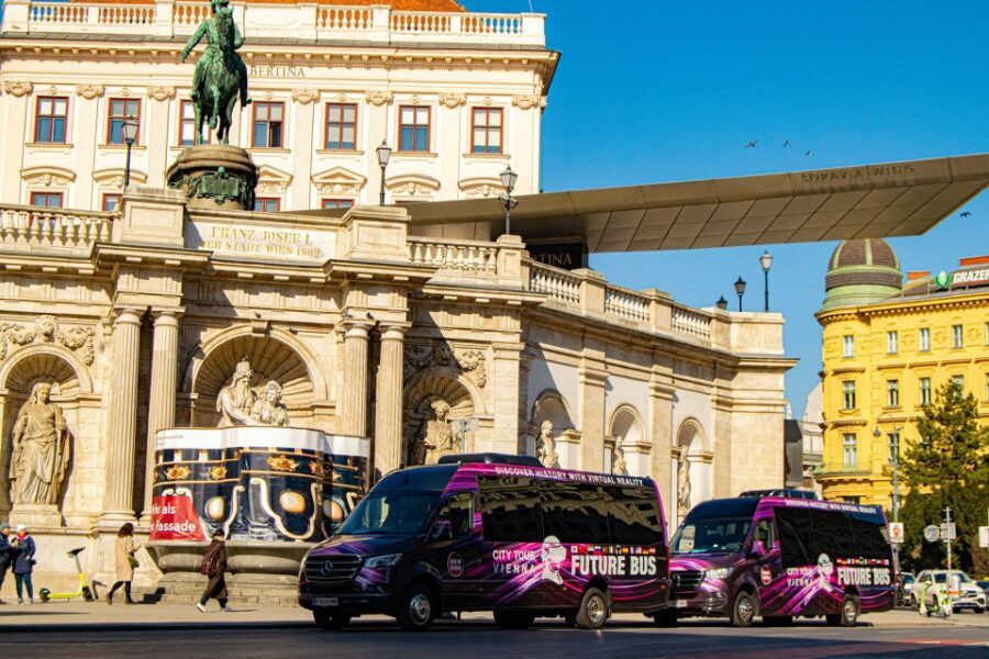 Vienna: Bus Tour with Virtual Reality Experience - Stop 2 at City Hall: The Burg Theatre Area Comes Alive
