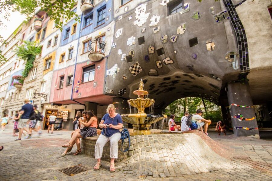 Vienna by Bike 3-Hour All-In-One City Bike Tour in English - Heroes’ Square to Hundertwasserhaus: a serious stop, then color