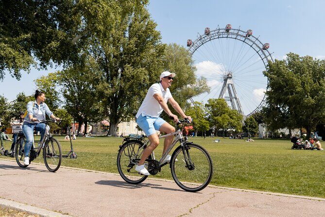 Vienna by bike in small groups max 12pax - Danube Canal (Donau Kanal): graffiti art and photo-friendly timing