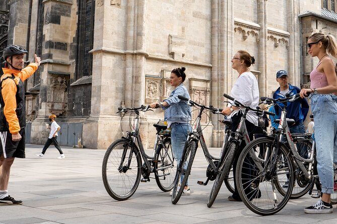 Vienna by bike in small groups max 12pax - Museum quick hits: Natural History and Kunsthistorisches stops