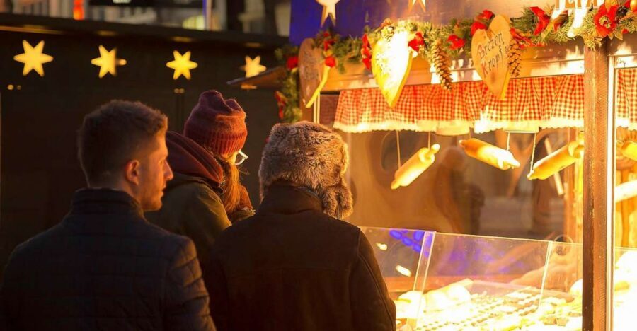 Vienna: Christmas Markets Tour - The Tastings: Hot Punch, Mulled Wine, Cookies, and More