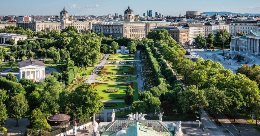 Vienna: City Highlights Guided Bike Tour - Pacing, Bikes, and Photo Time: What to Expect on the Ground