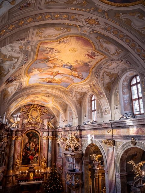 Vienna: Classical Concert in St. Anne's Church (Annakirche) - The 8:00 PM start: how to shape your evening around 70 minutes