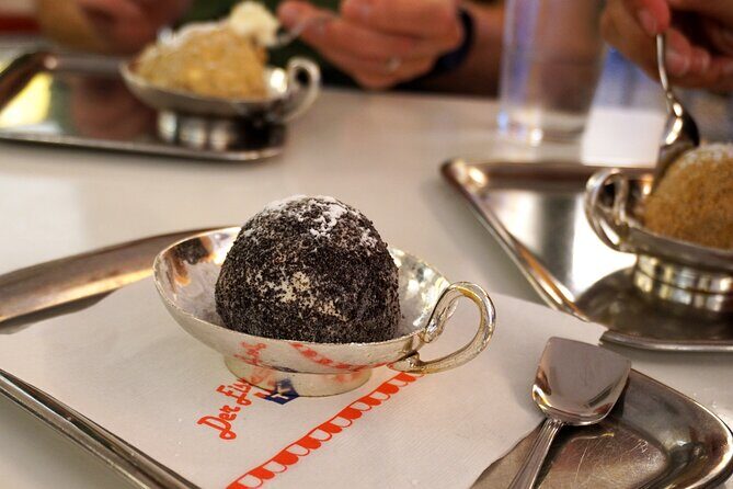 Vienna Coffee, Cake & Pastries Tour with Local Stories - Guides as storytellers: what you’ll get from Maria or Patrick