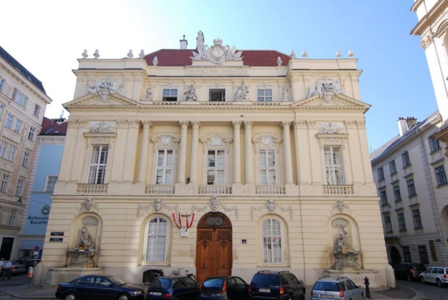 Vienna: Courtyards & Hidden Places Walking Tour - Meeting points and where you end up (so you don’t waste time)