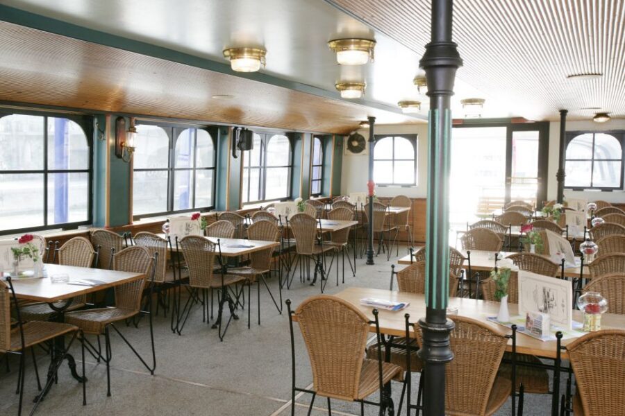 Vienna: Cruise and Schnitzel Tour - Comfort, sound, and the commentary you’ll actually use