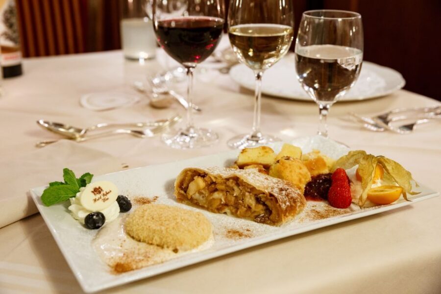 Vienna: Culinary Experience at Restaurant Stefanie - Service and atmosphere: pampered, patient, and not rushed