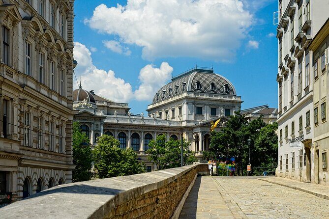 Vienna: Freud, Mozart & Beethoven Exploration Game - Why this no-guide format can be a real advantage