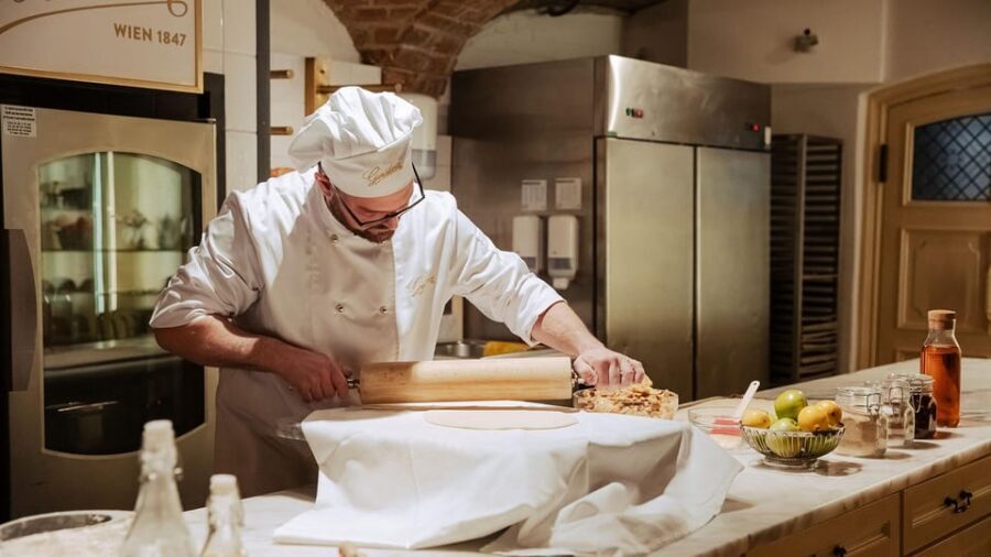 Vienna: Gerstner KuK Hofzuckerbäcker Baking Show & Tasting - Should you book it
