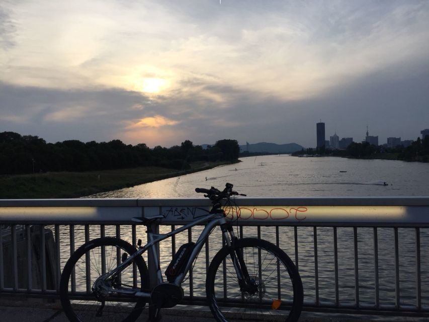 Vienna: Guided E-Bike Tour - The guide and pacing: what to expect from a 3-hour English tour