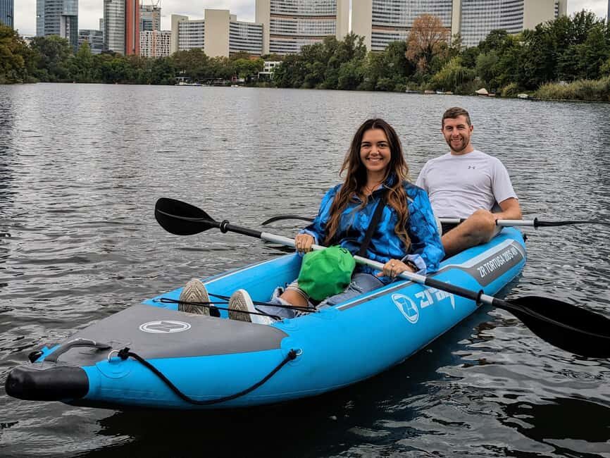 Vienna: Guided Kayaking Tour - Gänsehäufel and the Colorful Lakeside Scene