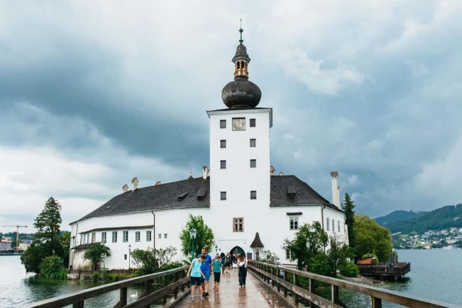 Vienna: Hallstatt & Alpine Peaks Day Trip with Skywalk Lift - Arriving in Hallstatt: what 2 hours really gives you