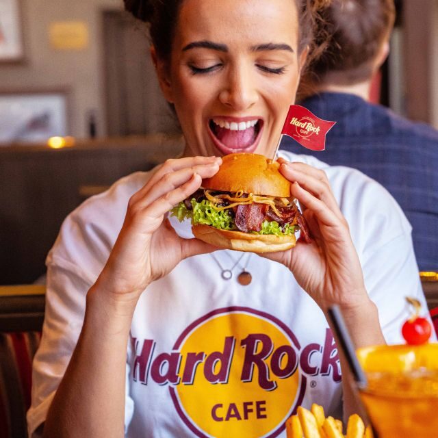 Vienna: Hard Rock Cafe with Set Menu for Lunch or Dinner - The Meal Deal: Acoustic Menu vs Electric Menu