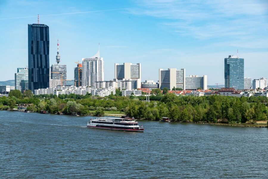 Vienna: Heurigen Cruise with Viennese Songs and Buffet - The Live Music Program: Wiener Lied Musik and Marion Zib