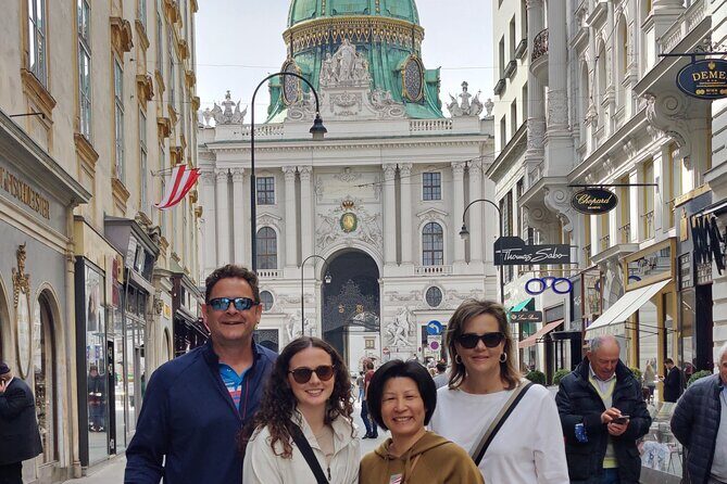 Vienna Highlight Tour - yue walk - Starting at the Vienna State Opera area, then building your bearings