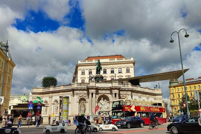 Vienna Highlight Tour - yue walk - Hofburg: where the Habsburg story becomes visible