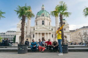 Vienna: Historical Walking Tour - Hitler and the 1900s - Starting at the YELLOW Prime Tours umbrella: how the 2 hours flow