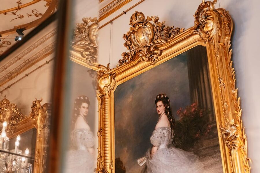 Vienna: Hofburg and Empress Sisi Museum Guided Tour - Empress Elisabeth (Sisi) Meets the Imperial Apartments
