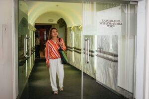 Vienna: Imperial Treasury in the Hofburg Palace - Swiss Wing Entrance: Finding the Treasury and Getting Oriented