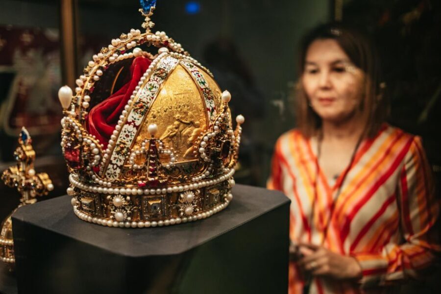 Vienna: Imperial Treasury in the Hofburg Palace - Layout and Lighting: Why Pace Matters in a One-Day Stop