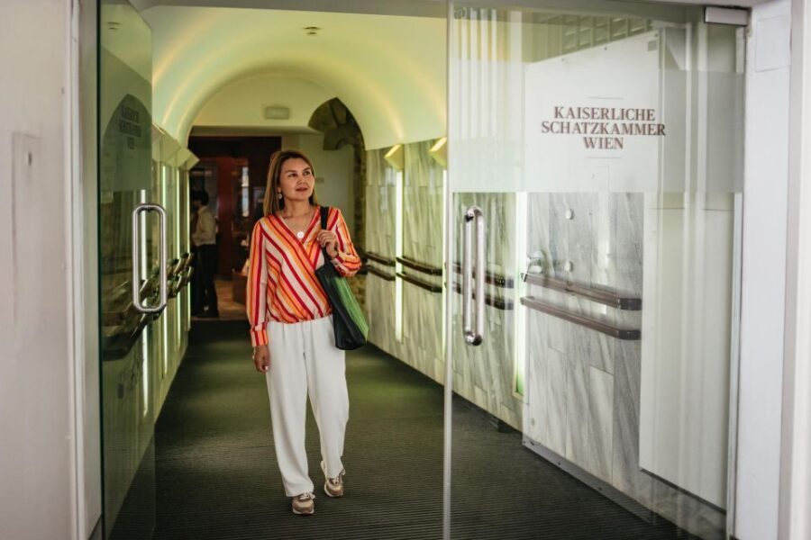 Vienna: Imperial Treasury in the Hofburg Palace - Swiss Wing Entrance: Finding the Treasury and Getting Oriented