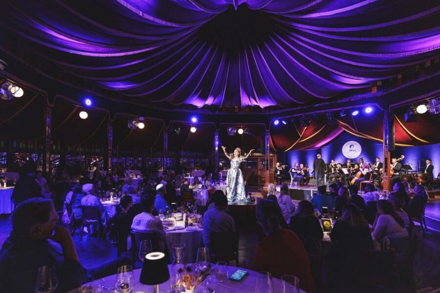 Vienna: Johann Strauss Dinner Show at the Prater - The food plan: a real four-course Austrian dinner (with menus that make sense)
