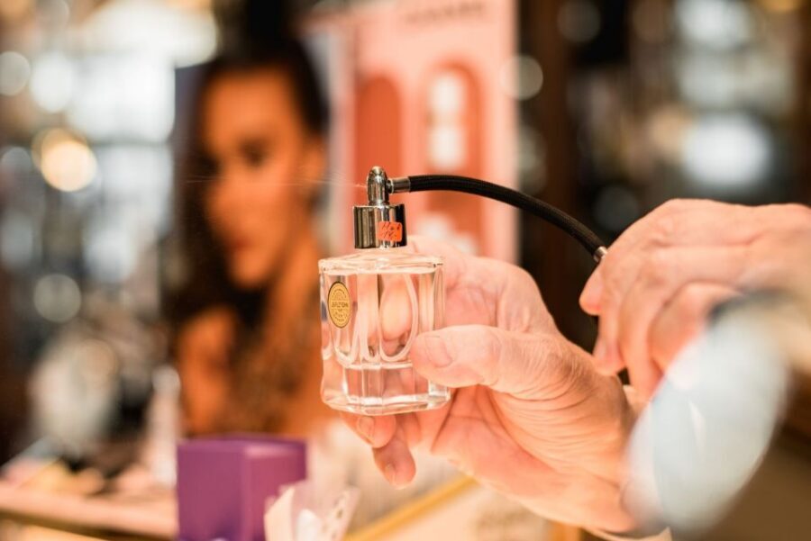 Vienna: KuK Perfumery Filz - Viennese Perfume Tasting - The Guide Factor: When a Charismatic Expert Makes History Work