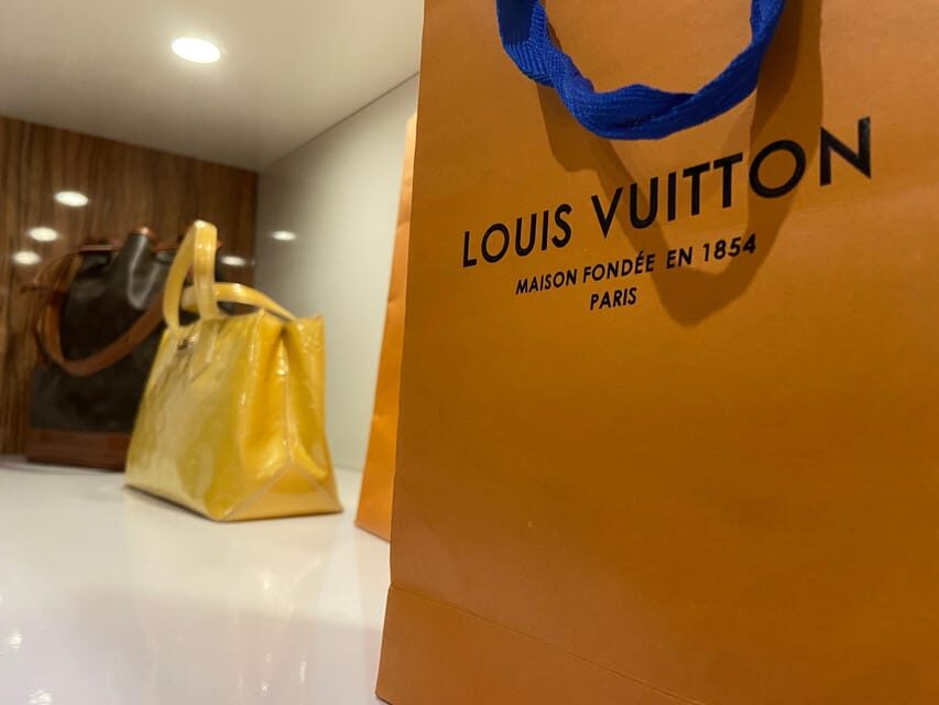 Vienna: Luxury Vintage Fashion Walking Tour - Otentiks Vienna Inside a 5-Star Hotel: The Start That Sets the Tone
