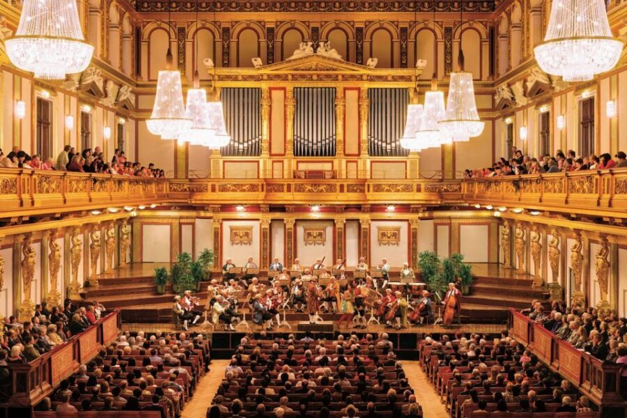 Vienna: Mozart Concert at the Golden Hall - Inside the show: period costumes, vocal soloists, and audience energy