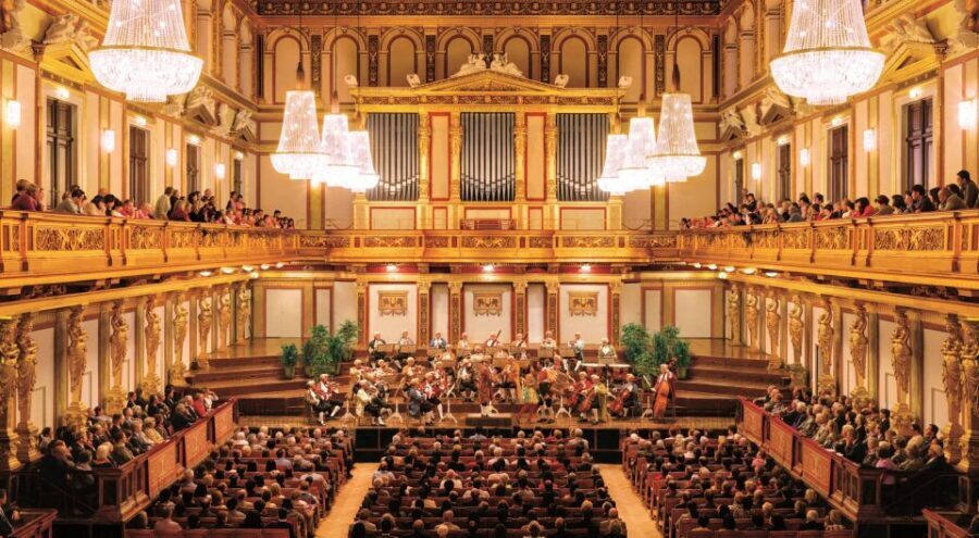 Vienna: Mozart Concert with Dinner and Carriage Ride - Carriage ride through historic Vienna: what the 20 minutes gives you